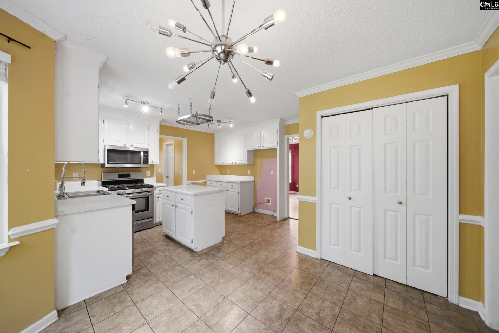319 Brook Hollow Drive  Photo 6