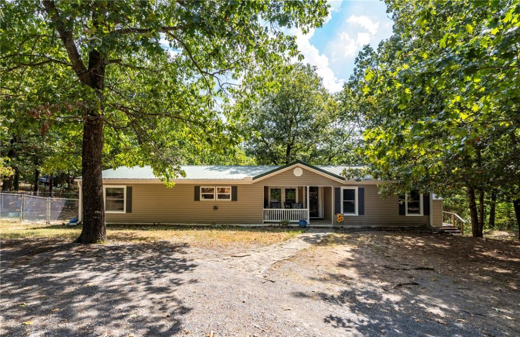 1082 Boulder Circle Kansas, OK 74347