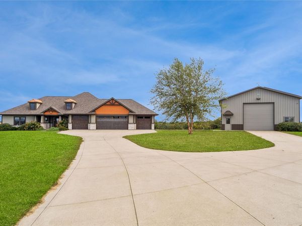 1272 Pitzer Road, Earlham, IA 50072