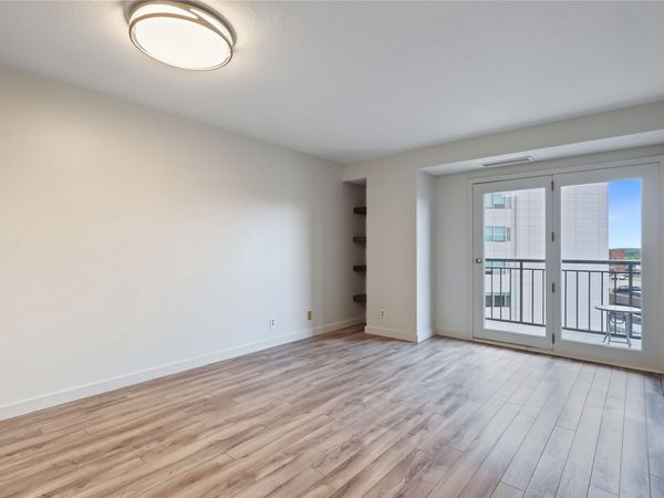 300 Walnut Street, Unit 706, Des Moines, IA 50309