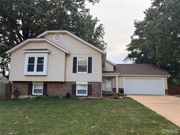 746 Galway Drive, Ballwin, MO 63021