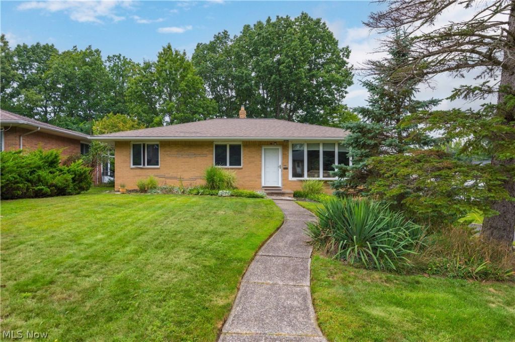 2600 Somia Drive, Parma, OH 44134 Main Photo