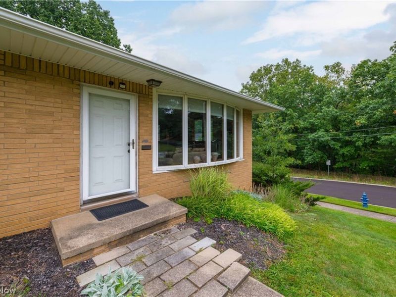 2600 Somia Drive, Parma, OH 44134 Photo 3
