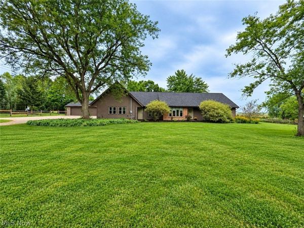 1102 E Garfield Road , Aurora, OH 44202