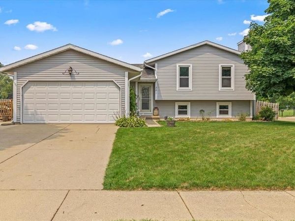381 Cherry Wood Drive, Oregon, WI 53575