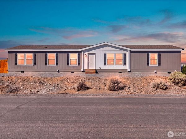 218 Sunshine Circle SW, Mattawa, WA 99349