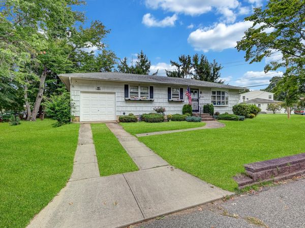 13 Haight Street , Deer Park, NY 11729