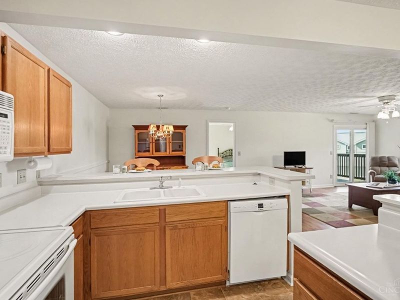 12150 Regency Run Court, Unit 6, Springfield Township, OH 45240 Photo 6