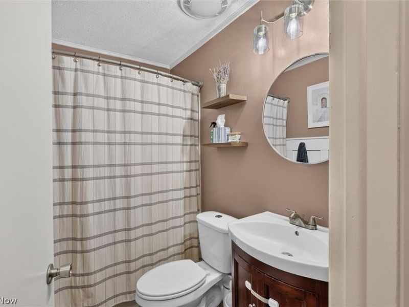 166 Pinewood Drive, Elyria, OH 44035 Photo 16