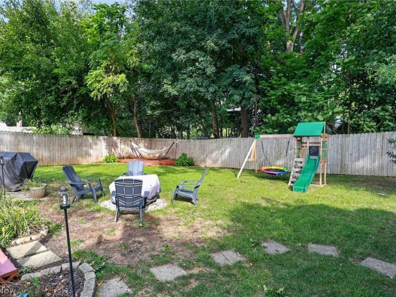 166 Pinewood Drive, Elyria, OH 44035 Photo 24
