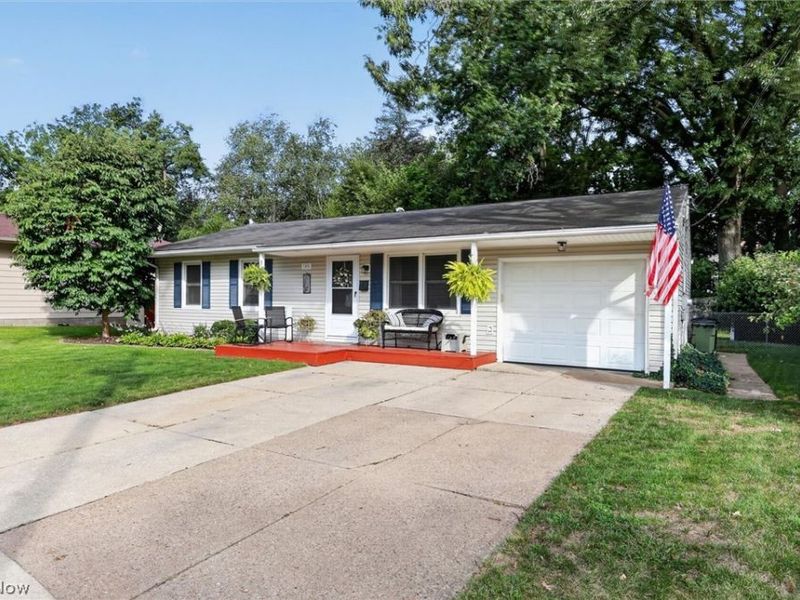 166 Pinewood Drive, Elyria, OH 44035 Photo 3