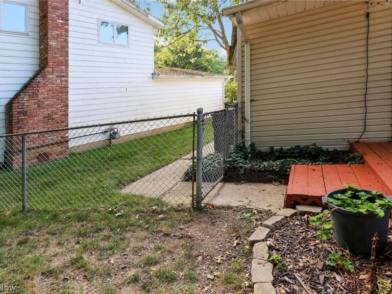 166 Pinewood Drive, Elyria, OH 44035 Photo 33