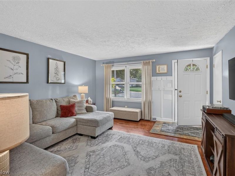 166 Pinewood Drive, Elyria, OH 44035 Photo 7