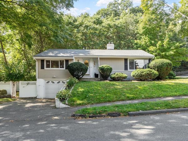 1 Standish Road, Lynnfield, MA 01940