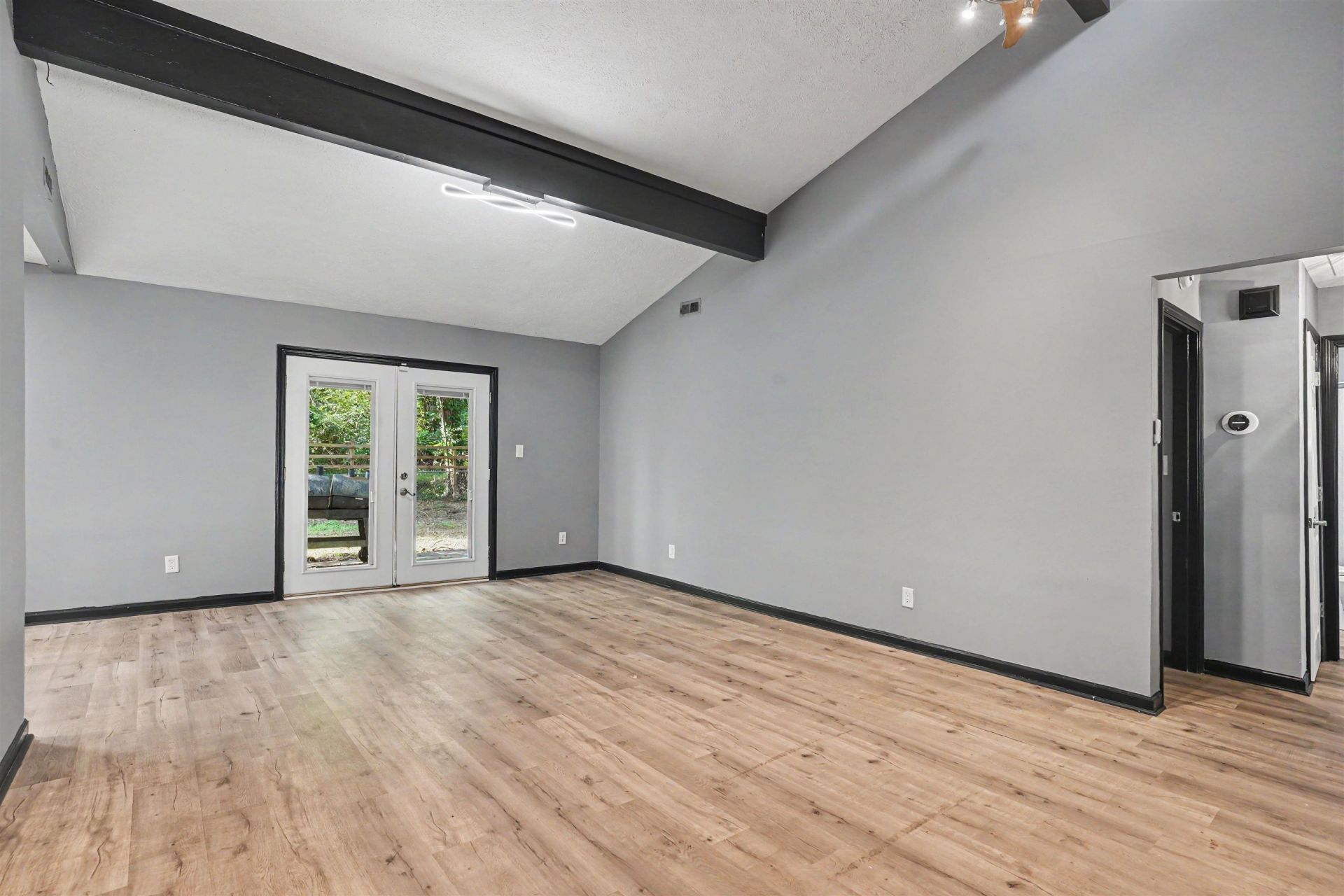 420 Villa Woods Dr.  Photo 4