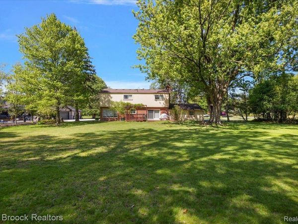 6609 E Knollwood Circle, West Bloomfield Township, Mi 48322