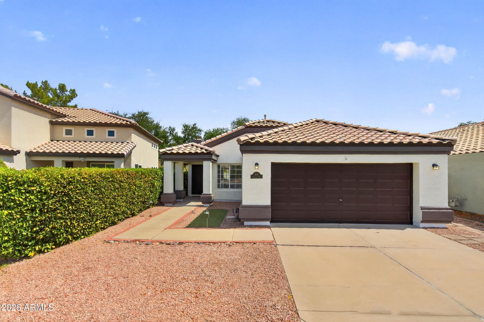 909 S Scallop Drive, Gilbert, AZ 85233 Main Photo