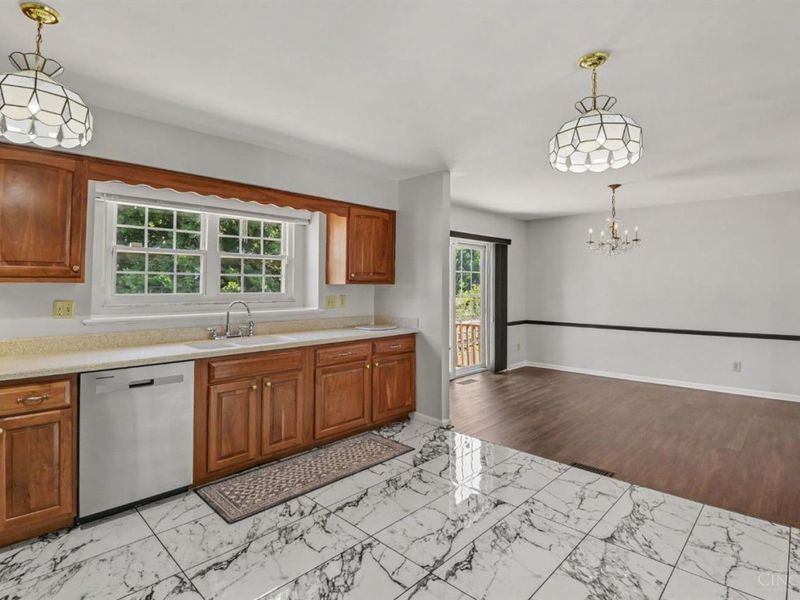 496 Sunaire Terrace, Delhi Township, OH 45238 Photo 10