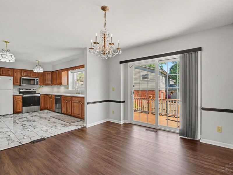 496 Sunaire Terrace, Delhi Township, OH 45238 Photo 12