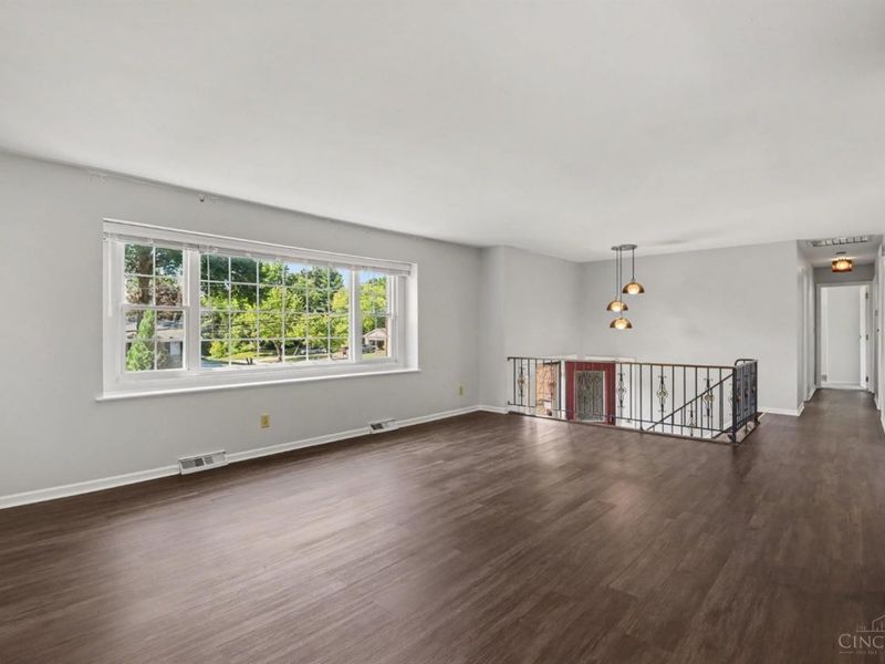 496 Sunaire Terrace, Delhi Township, OH 45238 Photo 7