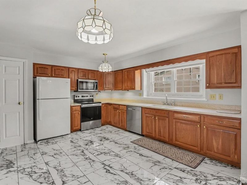 496 Sunaire Terrace, Delhi Township, OH 45238 Photo 9