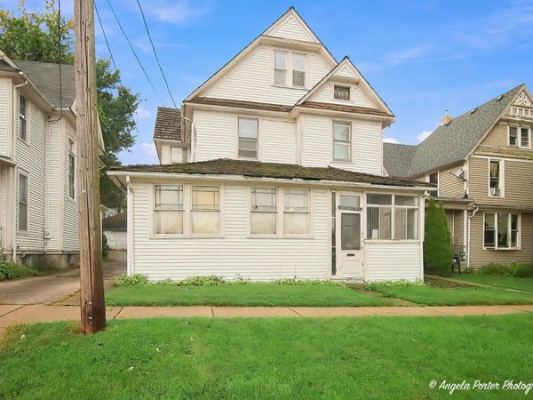 330 N County Street , Waukegan, IL 60085