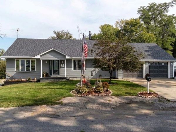 3818 Hobson Avenue , Davenport, IA 52802