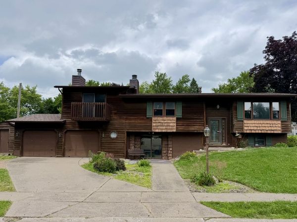 660 Northbrook Drive , Davenport, IA 52806