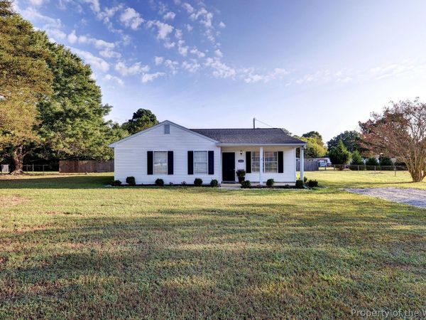 6821 Michael Lane , Hayes, VA 23072