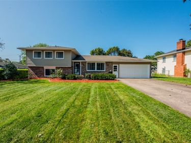 585 Meadowbriar Road , Rochester, NY 14616