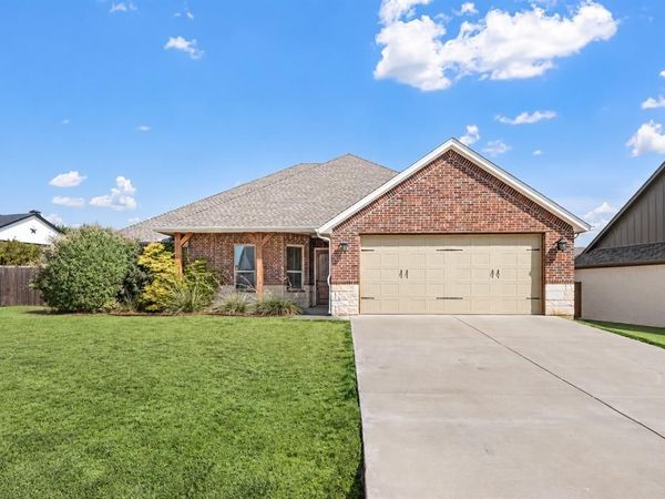 5002 Wearing Way Drive, Granbury, TX 76049