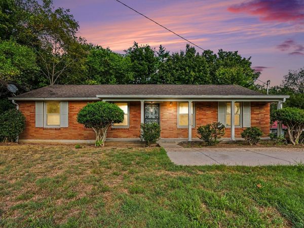 310 Binkley Dr , Nashville, TN 37211