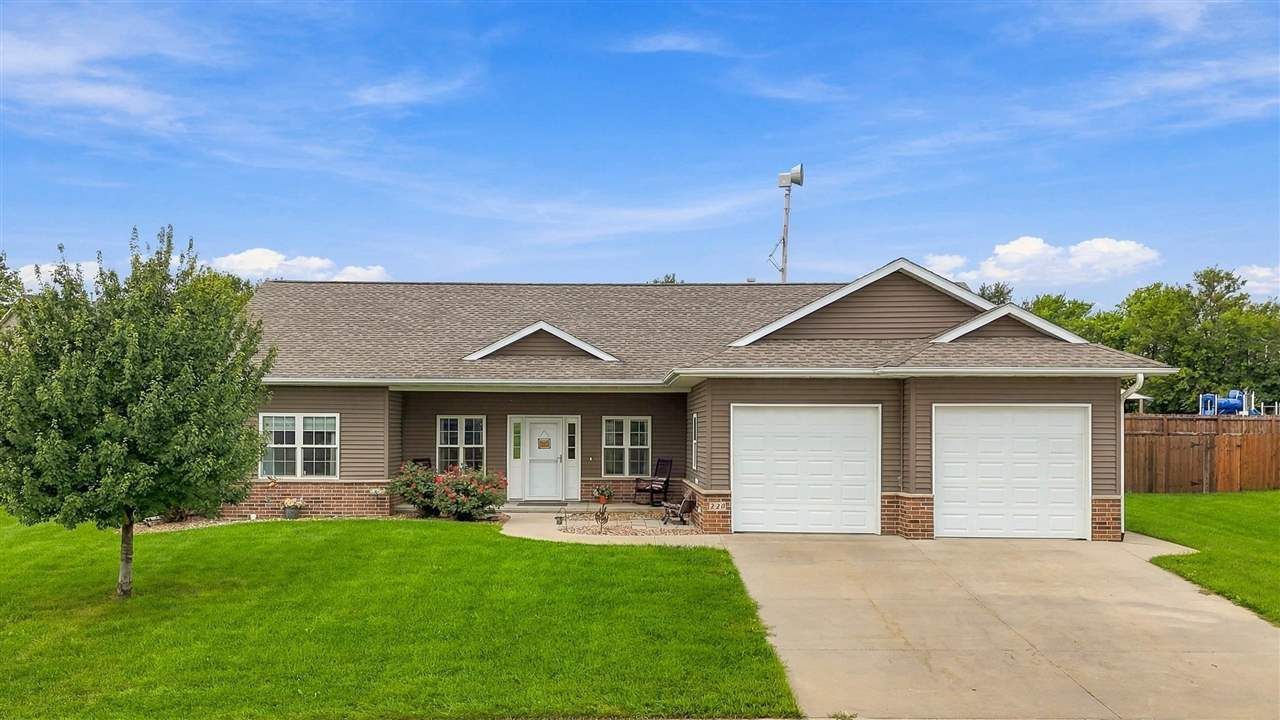 220 Cherry Ln, Tiffin, IA 52340 Main Photo
