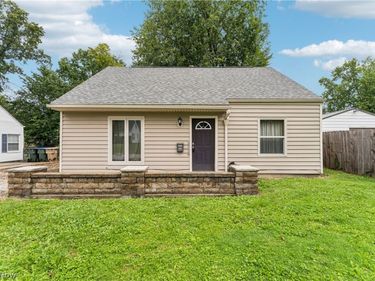 2143 Hillside Street, Cuyahoga Falls, OH 44221
