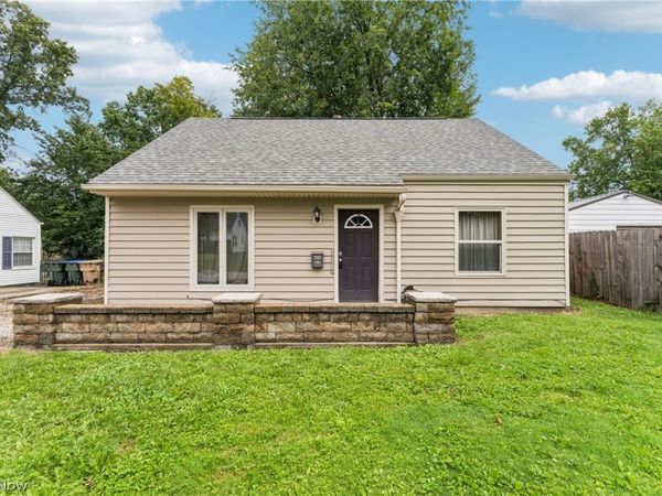 2143 Hillside Street, Cuyahoga Falls, OH 44221
