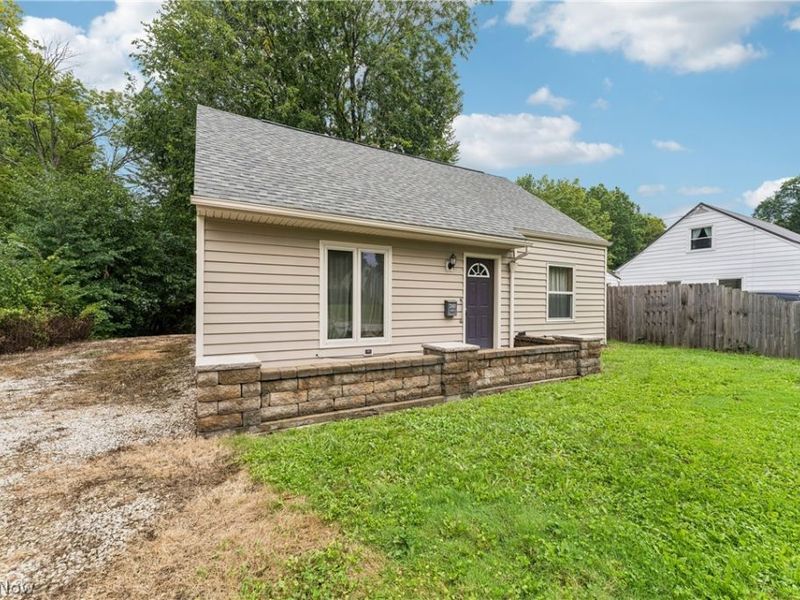 2143 Hillside Street, Cuyahoga Falls, OH 44221 Photo 2