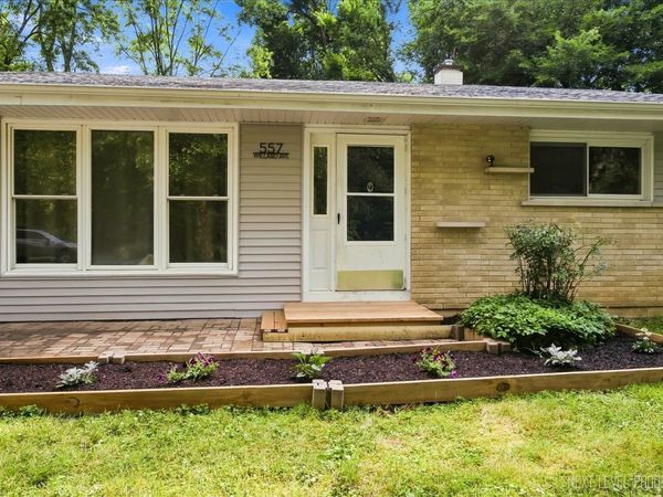 557 Willard Avenue , Elgin, IL 60120