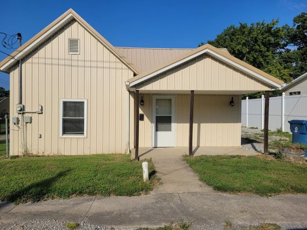 300 N Virginia Street , Mcleansboro, IL 62859