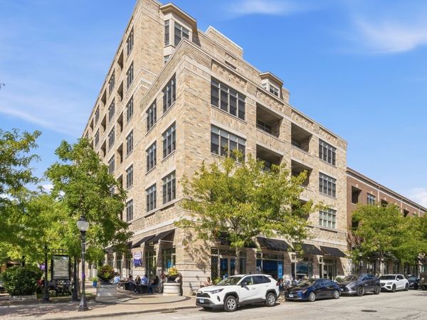 10 S Dunton Avenue, Unit 707, Arlington Heights, IL 60005