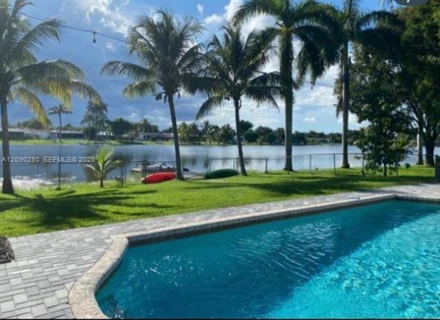 1150 NW 86th Ter, Pembroke Pines, FL 33024 Photo