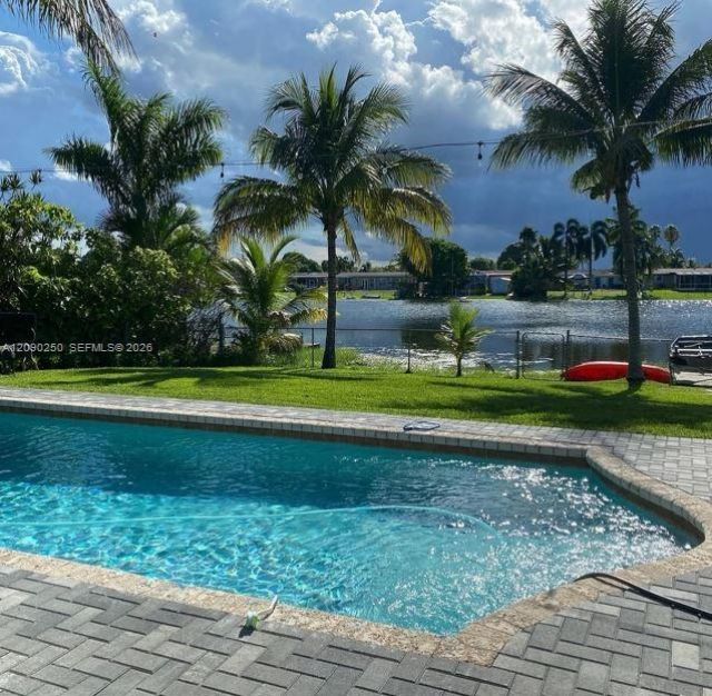 1150 NW 86th Ter, Pembroke Pines, FL 33024 Photo