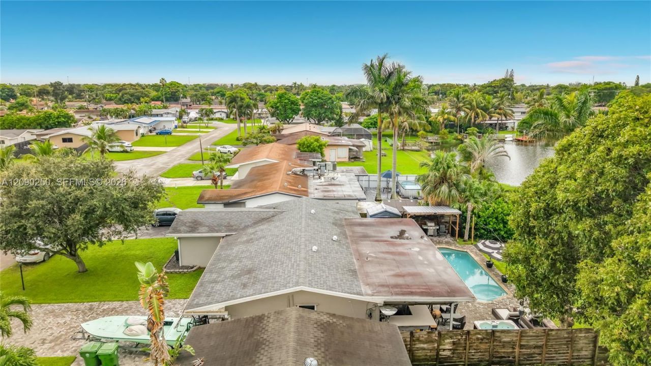 1150 NW 86th Ter, Pembroke Pines, FL 33024 Photo