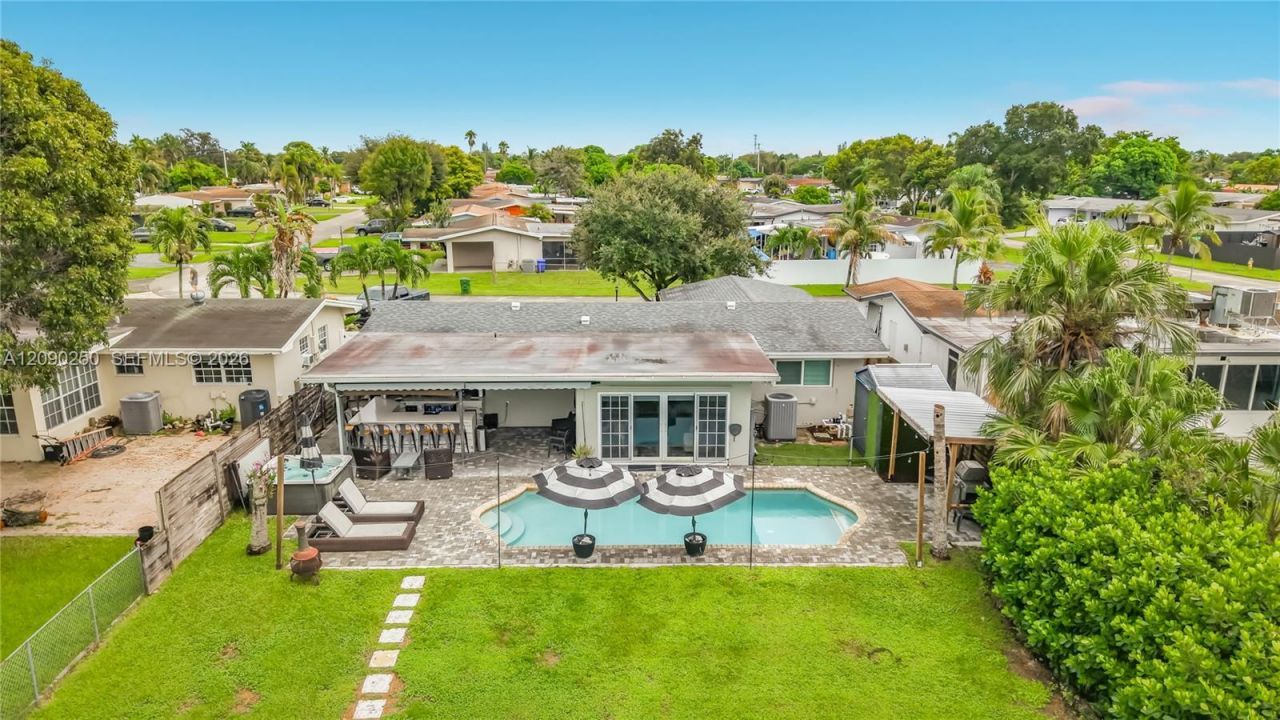 1150 NW 86th Ter, Pembroke Pines, FL 33024 Photo