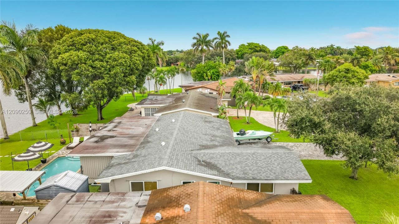 1150 NW 86th Ter, Pembroke Pines, FL 33024 Photo