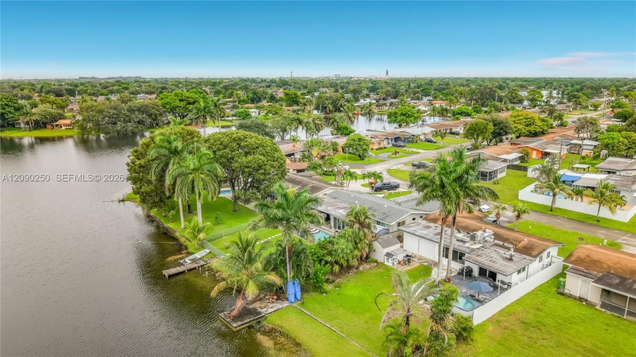 1150 NW 86th Ter, Pembroke Pines, FL 33024 Photo