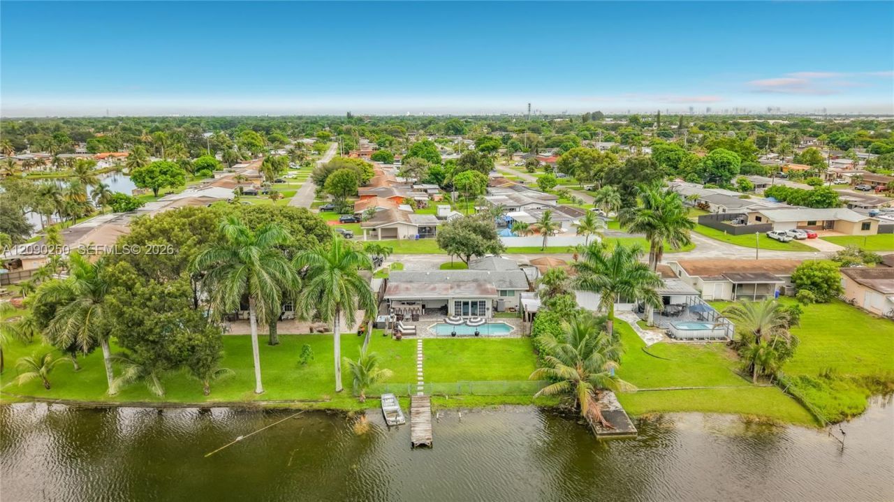1150 NW 86th Ter, Pembroke Pines, FL 33024 Photo