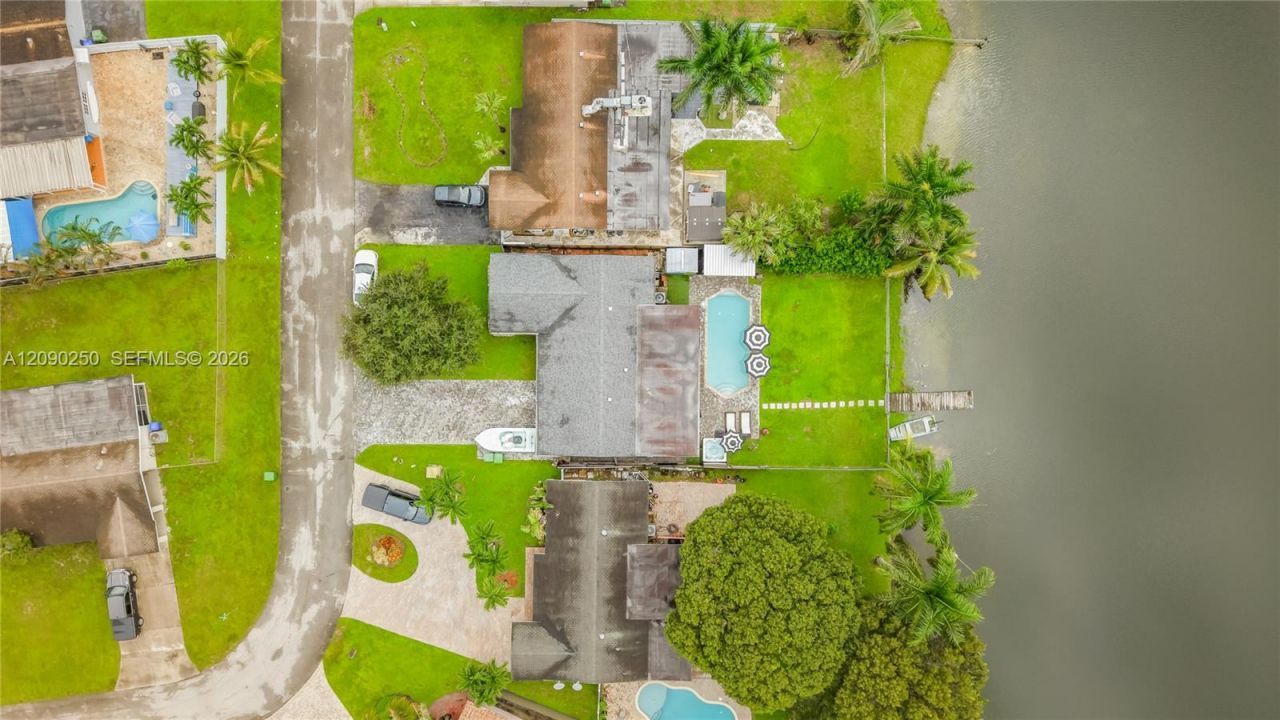 1150 NW 86th Ter, Pembroke Pines, FL 33024 Photo