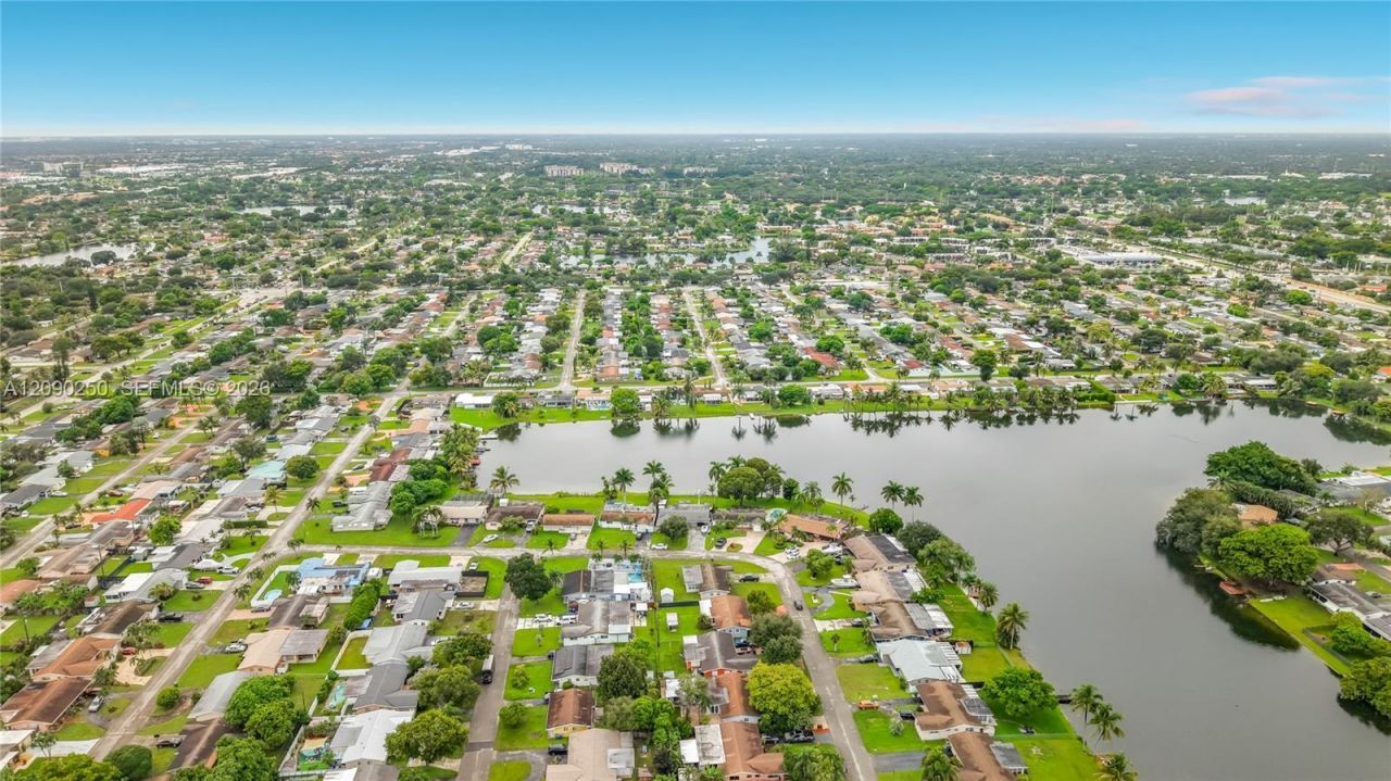 1150 NW 86th Ter, Pembroke Pines, FL 33024 Photo