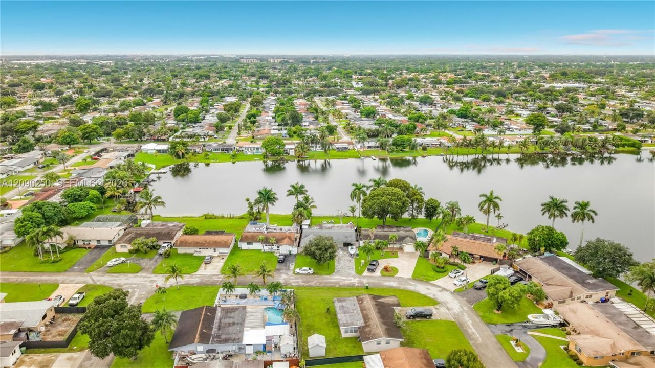 1150 NW 86th Ter, Pembroke Pines, FL 33024 Photo