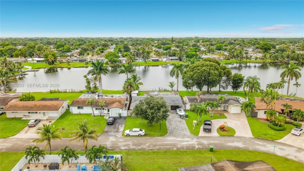 1150 NW 86th Ter, Pembroke Pines, FL 33024 Photo